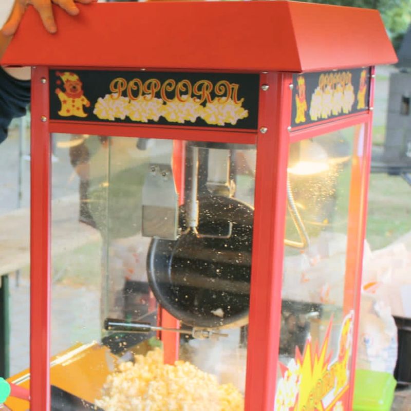 Popcornmaschine auf einem Familienfest